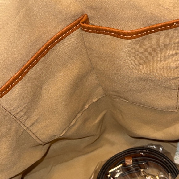 Mia & Tess - Nylon Tote and Cross Body Bag in Dusty Rose - Picture 7 of 12